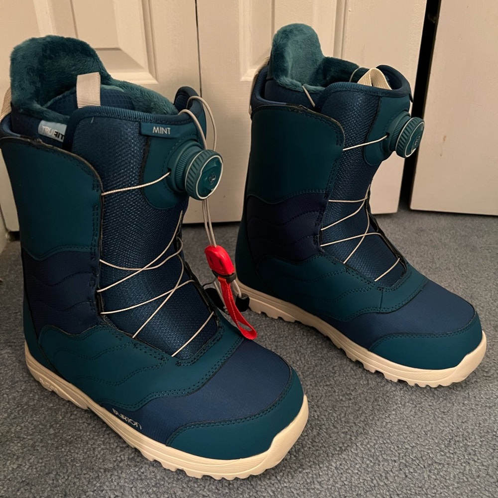 NWT, unopened Burton size 8.5 (womens) snowboard boots in original box